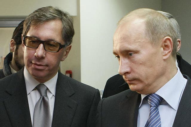 <p>Vladimir Putin with Petr Aven in 2008</p>