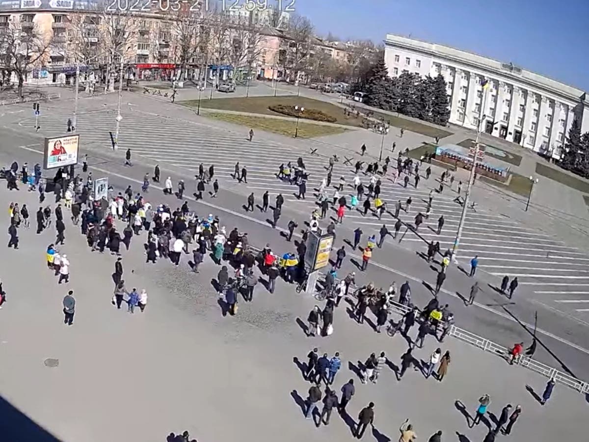 Russian troops &lsquo;open fire on Ukrainian protesters&rsquo; in Kherson