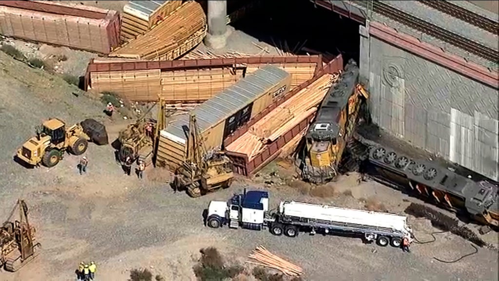 1 injured after freight train derails east of Los Angeles