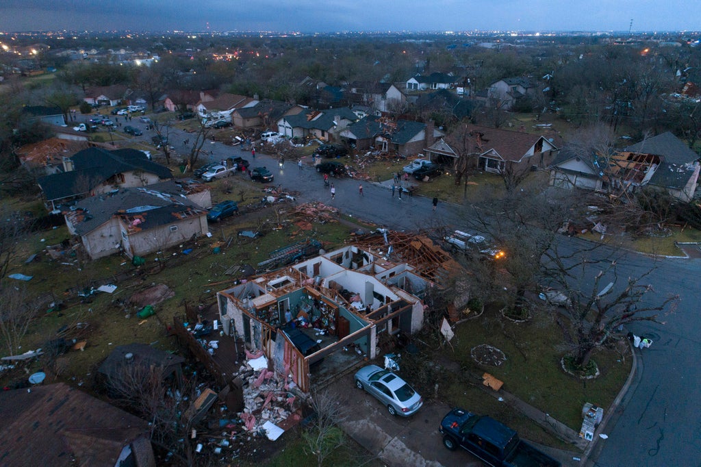 Louisiana, Mississippi, Alabama fırtına yaklaşırken uyardı