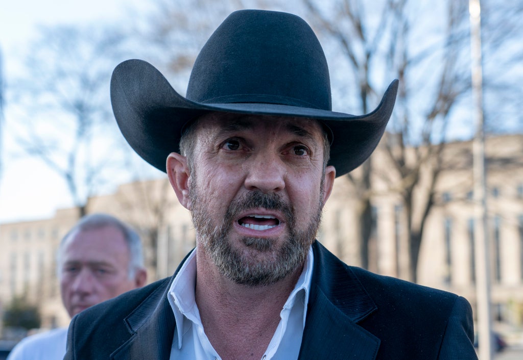 Capitol isyan davası Trump'ın kurucusu için Cowboys için açıldı