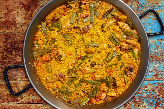 <p>Paella from Valencia contains chicken and rabbit</p>