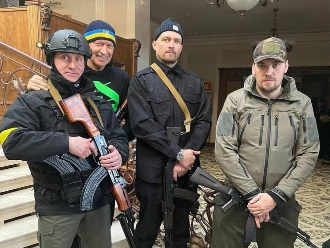 Oleksandr Usyk (second right) while aiding Ukraine’s war effort