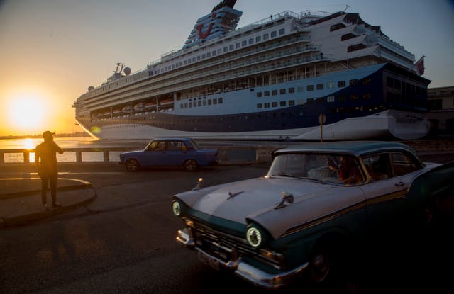 UCRANIA-GUERRA CUBA TURISMO