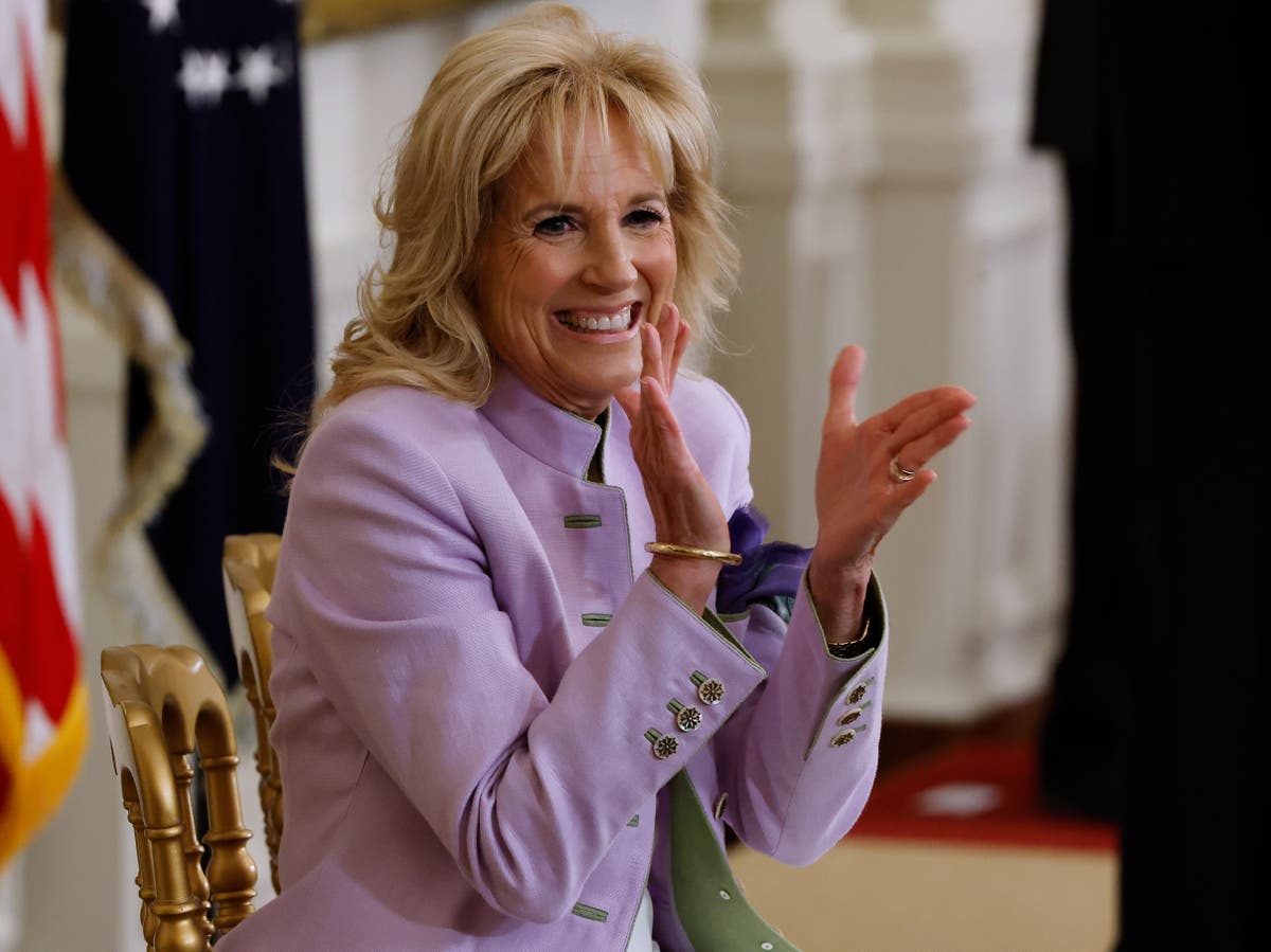 Jill biden. Джилл Байден 2022. Джилл Байден 1975. Джилл Байден фото 2022. Джилл Байден 2024.