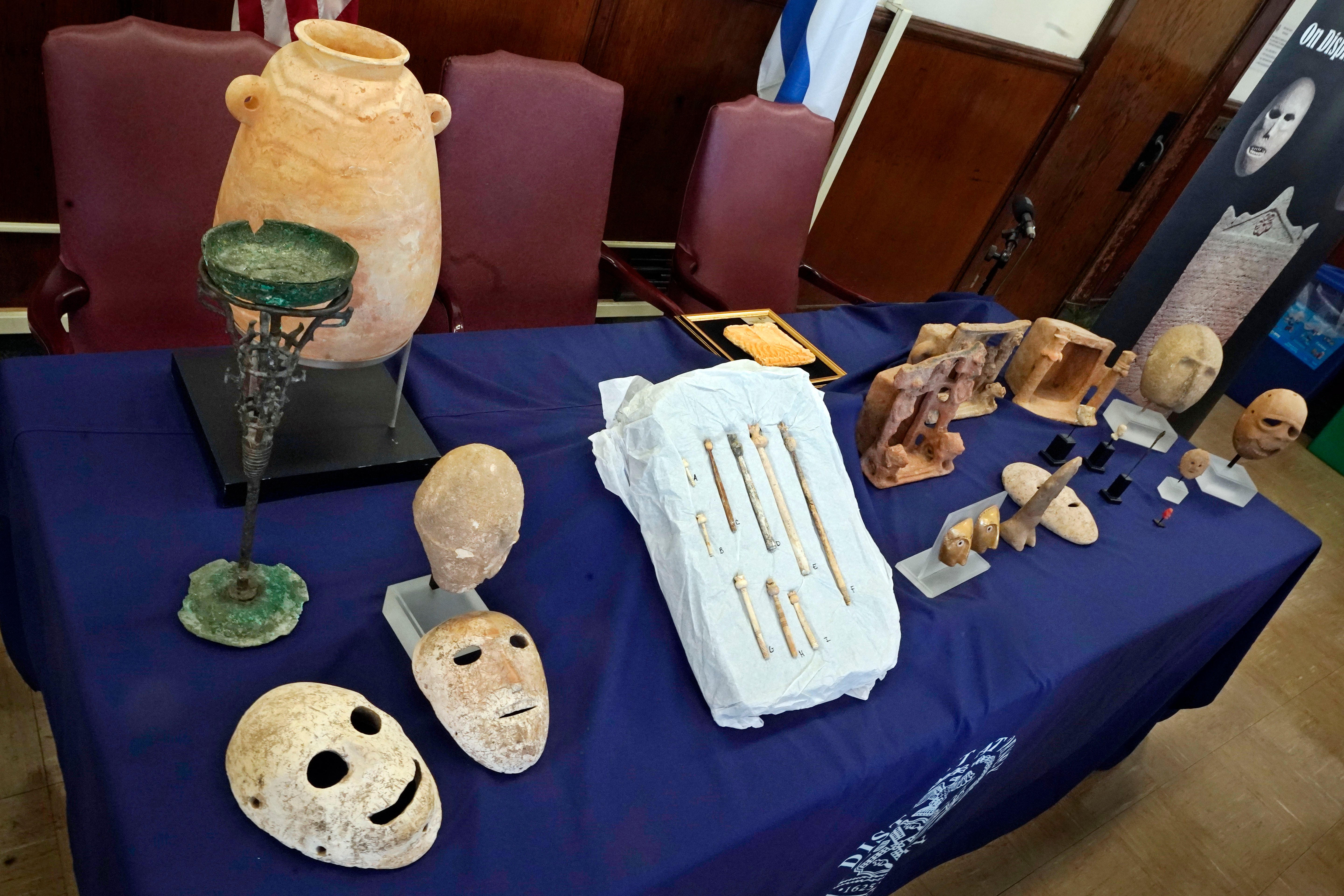 Israel-Looted Antiquities