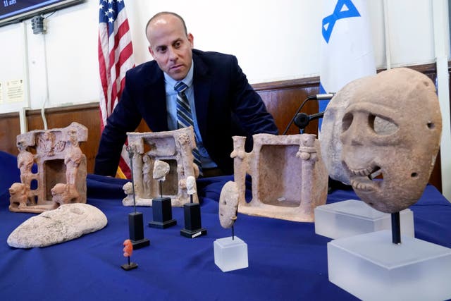Israel-Looted Antiquities