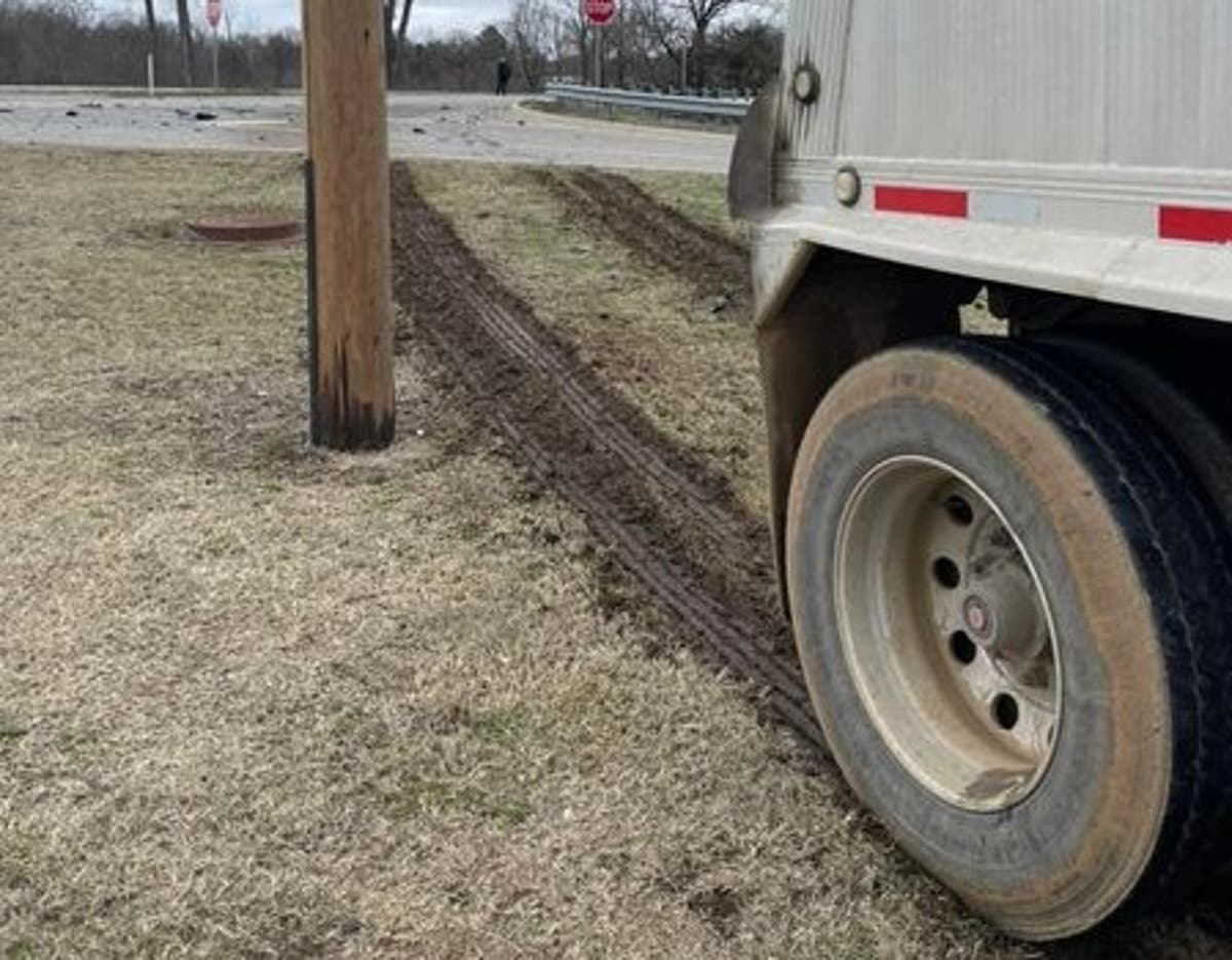 Six female high school students killed in Oklahoma crash with truck 