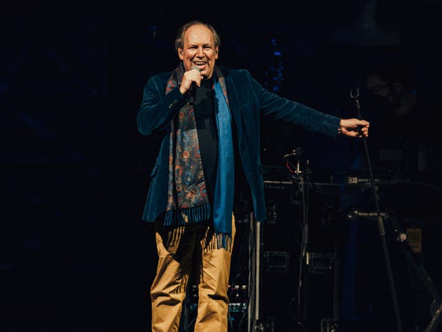 <p>Hans Zimmer addresses the audience at the O2 Arena in London</p>