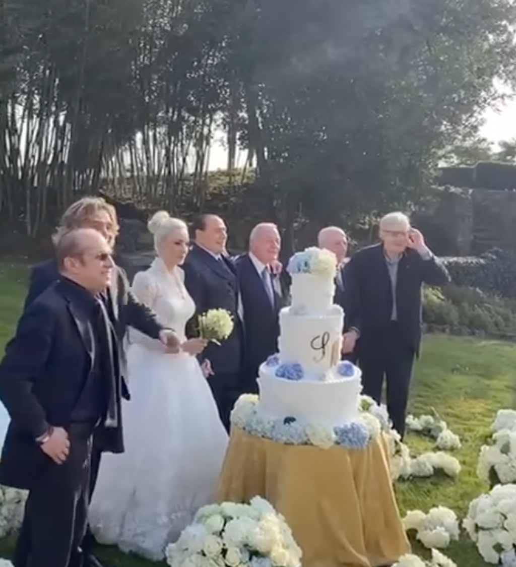 85 yaşındaki Silvio Berlusconi, 32 yaşındaki geliniyle 'sembolik' bir evlilik yapıyor