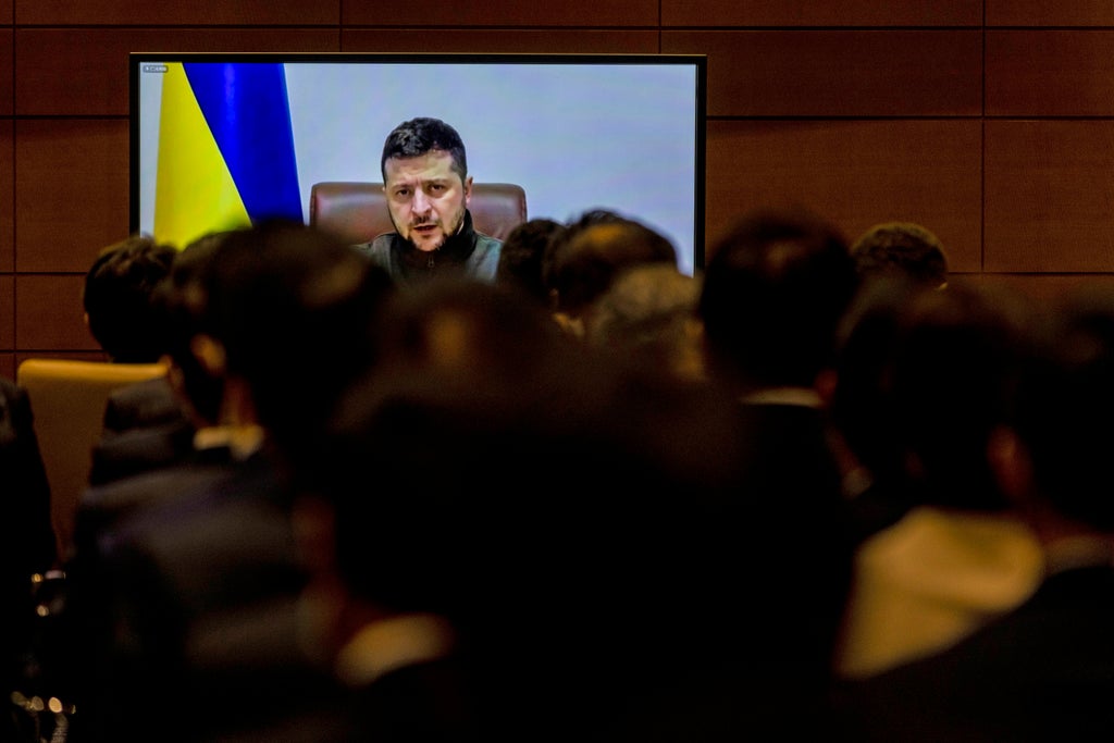 Ukrayna cumhurbaşkanı dünya çapında destek gösterisi için yalvardı