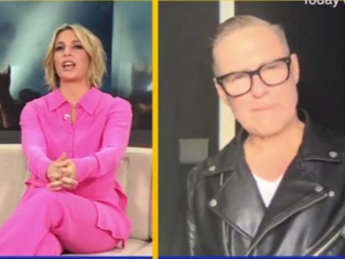 Brian Adams calla a los presentadores de TV cuando le preguntan por el ‘Verano del 69’ en una mala entrevista