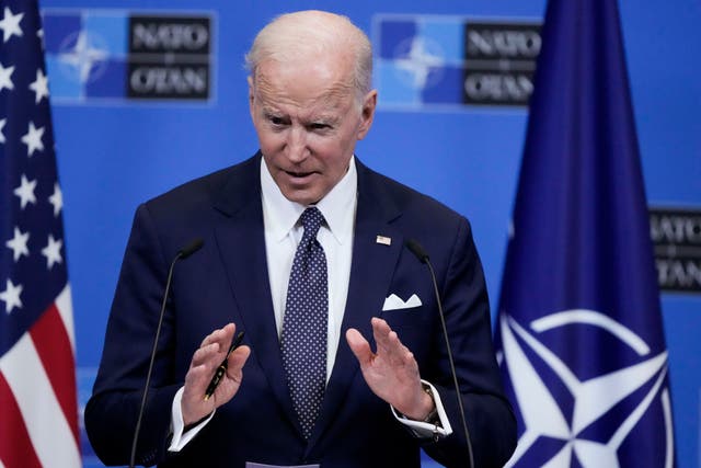 El presidente Joe Biden habla durante una conferencia de prensa, después de una cumbre extraordinaria de la OTAN y una reunión del Grupo de los Siete, en la sede de la OTAN en Bruselas.