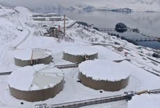 Crews remove snow from damaged Alaska pipeline oil tanks