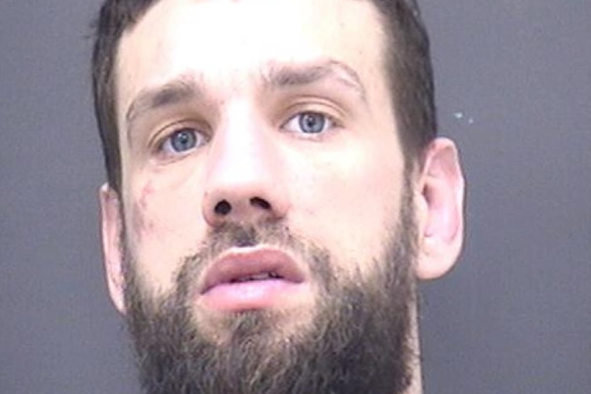 Police hunting prisoner who escaped in just pants and socks 