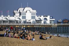 UK’s summery temperatures set to make way for snow next week