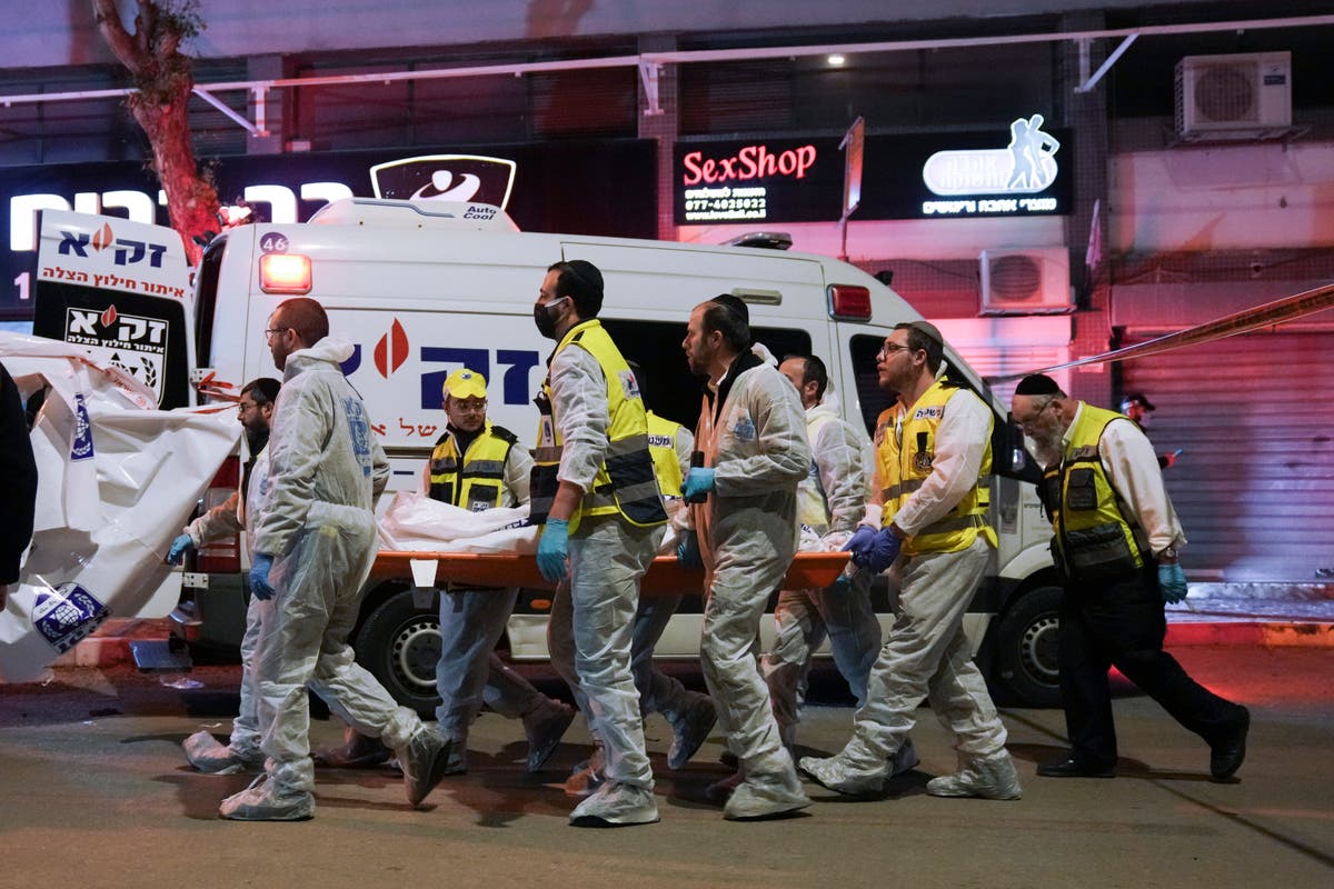 Gunmen kill 2 in central Israel attack, Israeli police say 