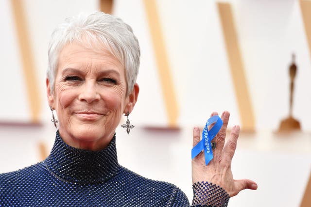 <p>Jamie Lee Curtis shares support for refugees on red carpet</p>