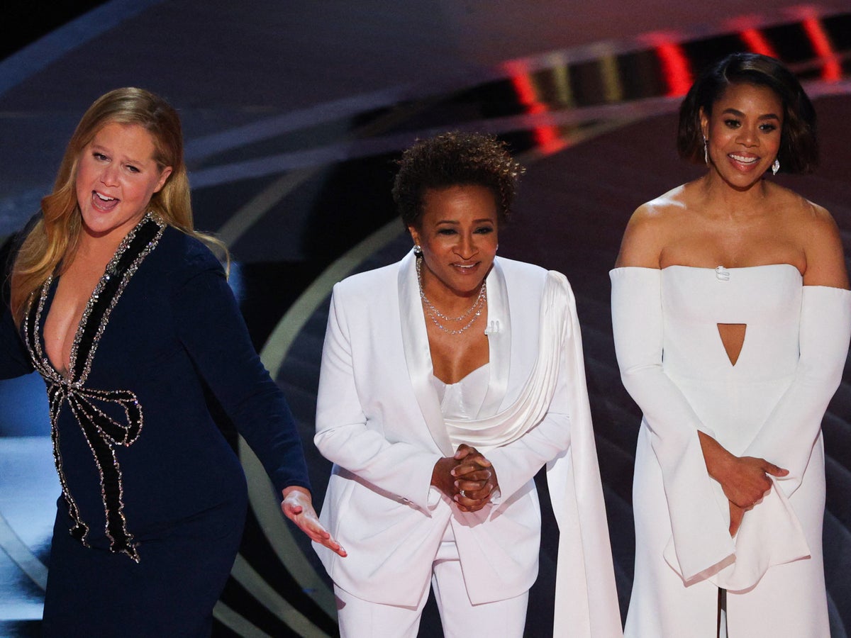 1200px x 900px - Oscars 2022: Amy Schumer, Regina Hall and Wanda Sykes sing 'gay' in  response to Florida's 'Don't Say Gay' bill | The Independent