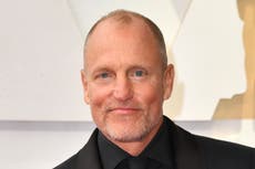 Woody Harrelson applauded after poking fun at his lack of Oscar wins while presenting award