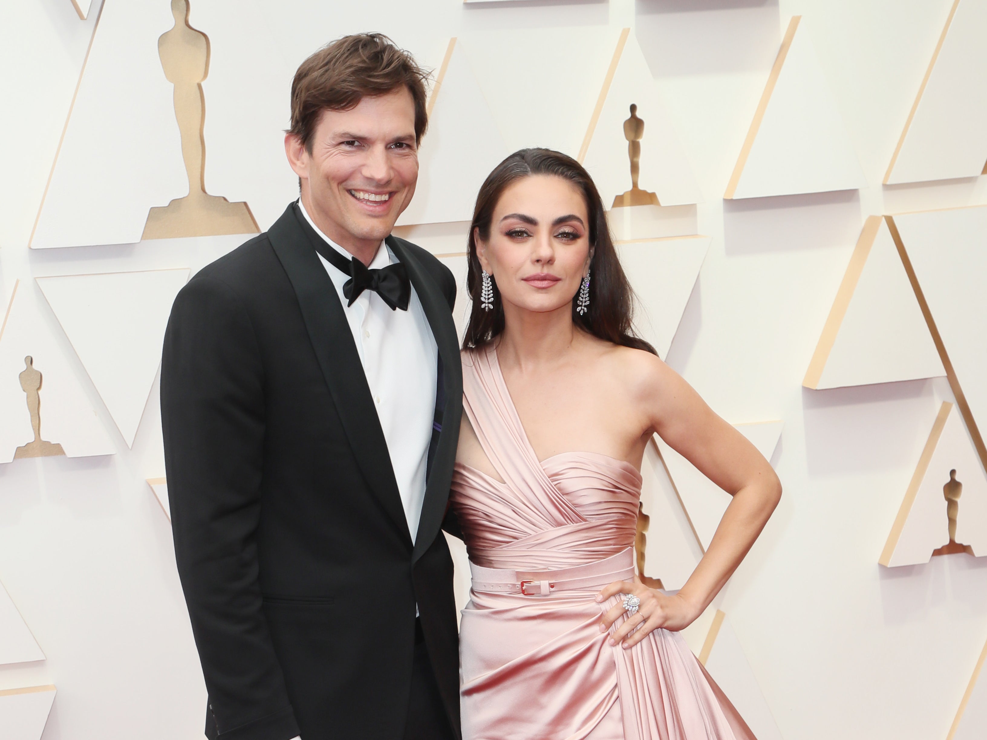 <p>Mila Kunis and Ashton Kutcher make red carpet debut at Oscars</p>