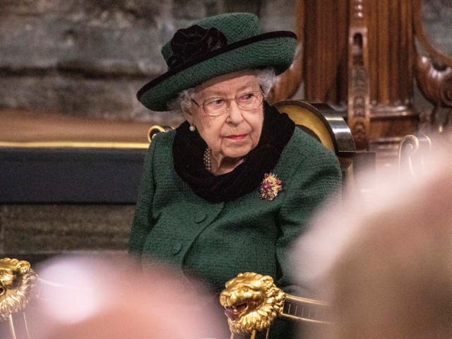 La reina Isabel II asiste a un servicio de acción de gracias por la vida del príncipe Felipe, duque de Edimburgo.