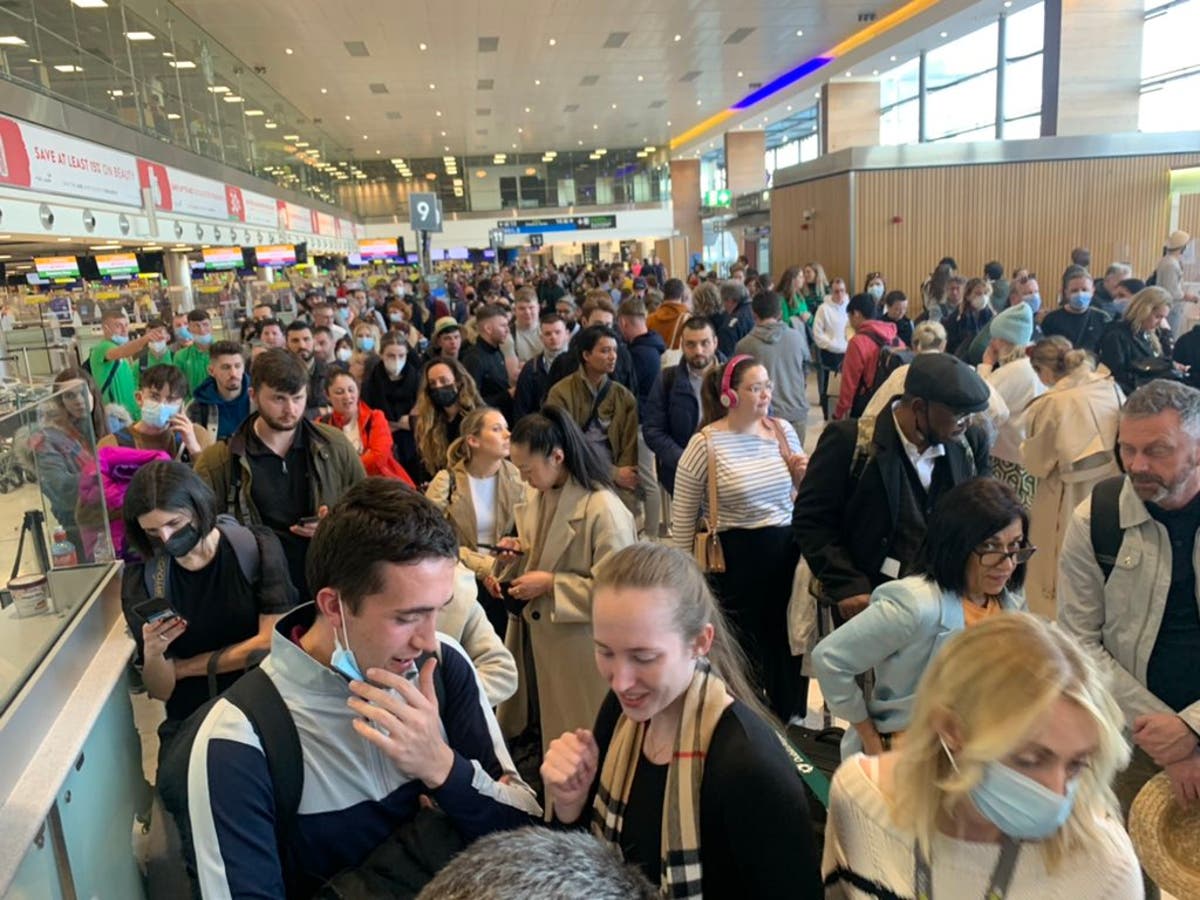 Retard à Dublin: l’aéroport suscite l’indignation avec un tweet « irrespectueux » sur Jésus après des heures d’attente