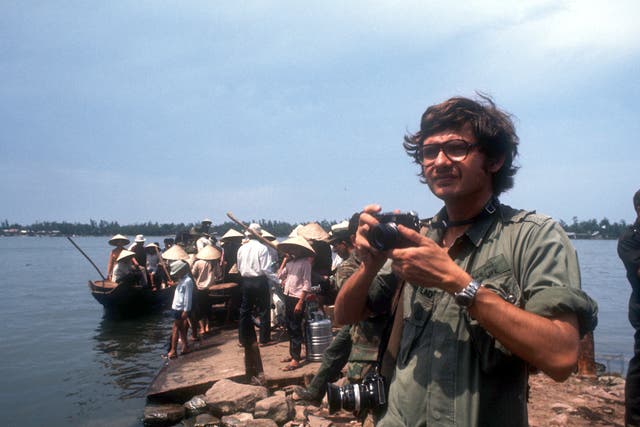 <p>Dirck Halstead takes a picture in Hue, Vietnam, 22 May 1972</p>