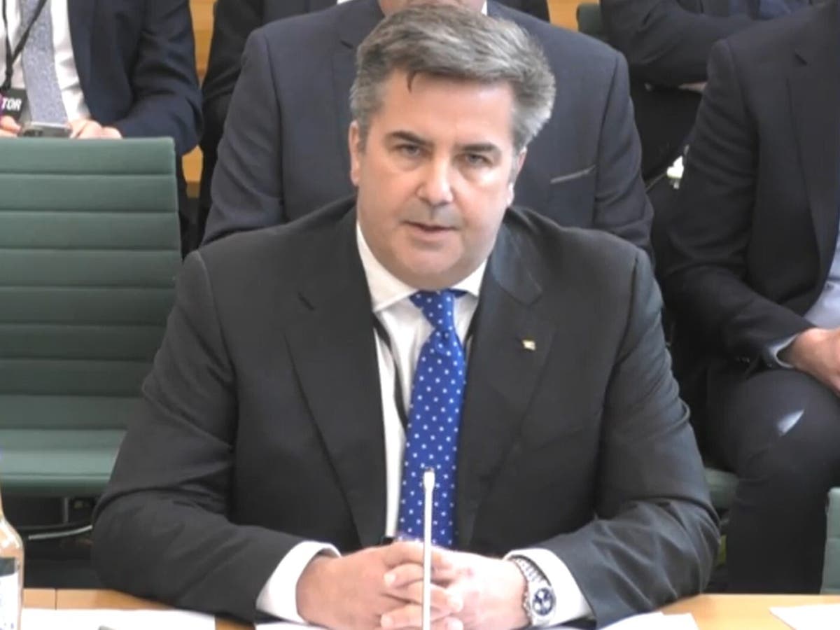 Grant Shapps tells regulator to disqualify &lsquo;unfit to lead&rsquo; P&O Ferries boss