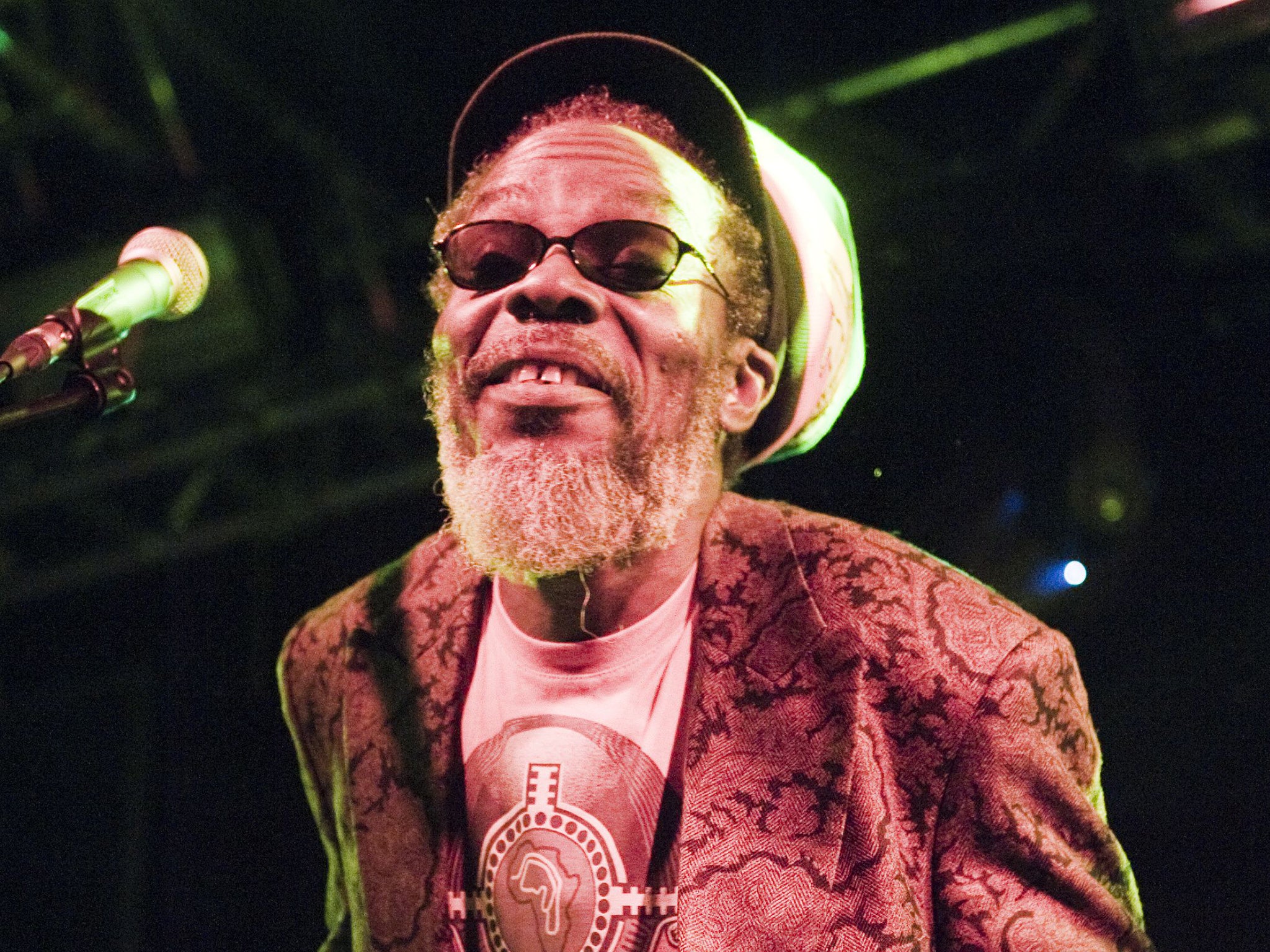 Reggae music legend Donald “Tabby” Shaw died in a drive-by shooting in Jamaica on 29 March