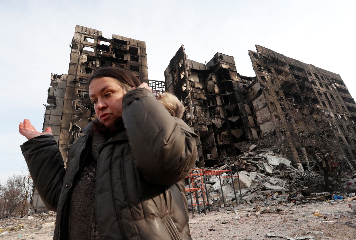 Ukraine sends bus convoy to Mariupol to evacuate thousands from devastated city