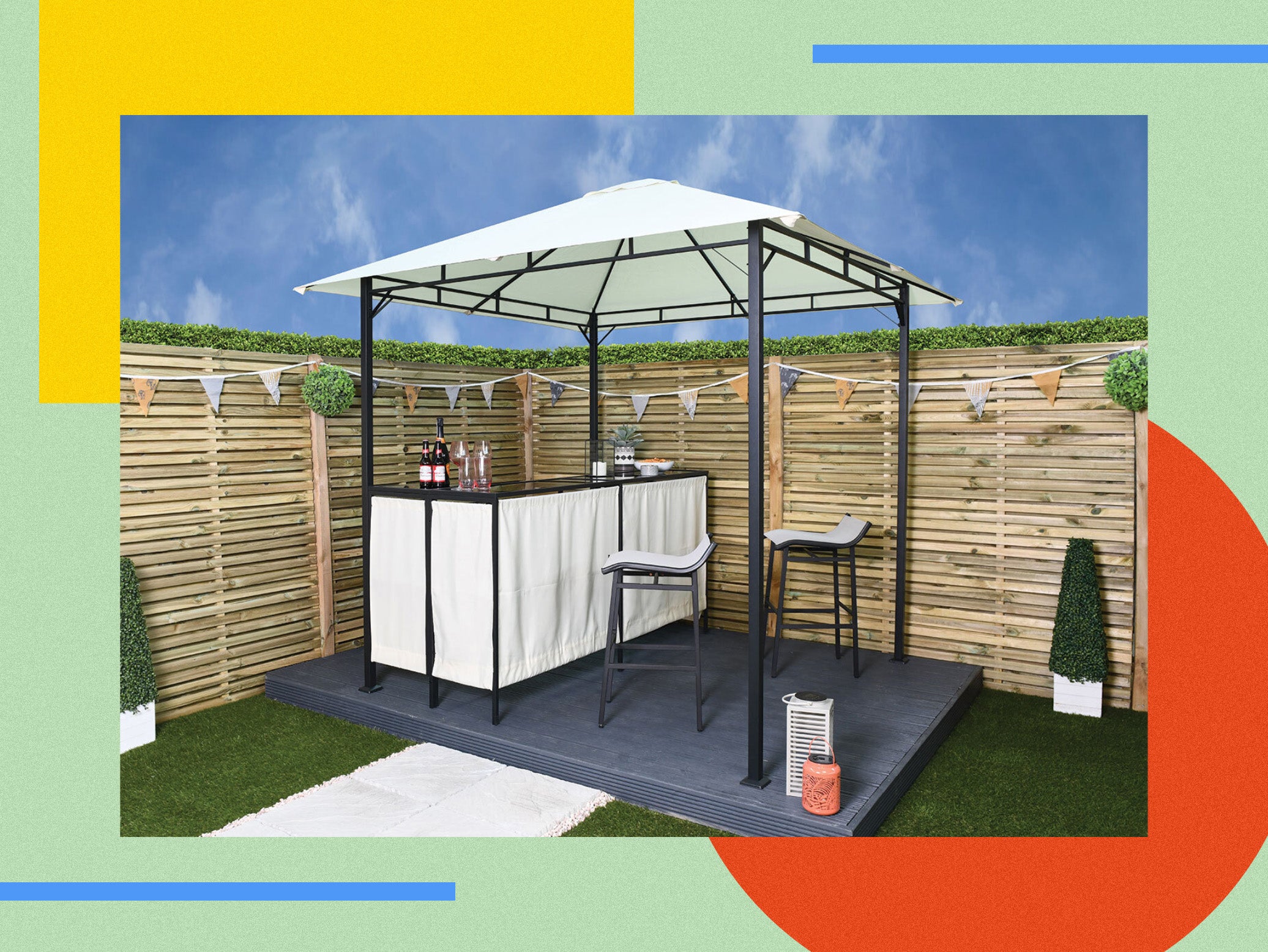 It has everything you need to transform your space into a luxury outdoor bar, including two stools and shelter from the sun