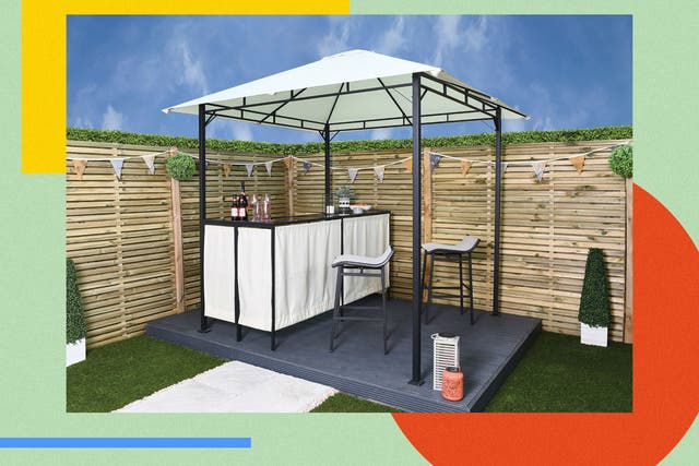 <p>It has everything you need to transform your space into a luxury outdoor bar, including two stools and shelter from the sun</p>