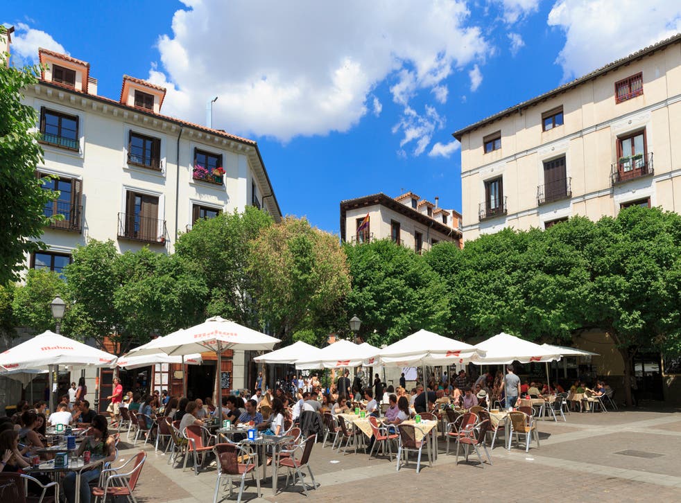 <p>Al fresco lunches in Malasaña, Madrid</p>