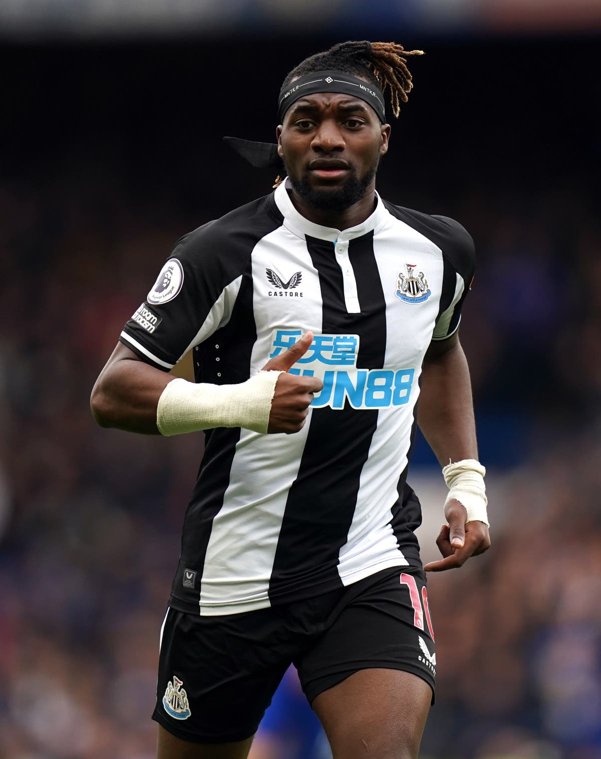 Newcastle boss Eddie Howe urges ‘unique’ Allan Saint-Maximin to ‘do his stuff’