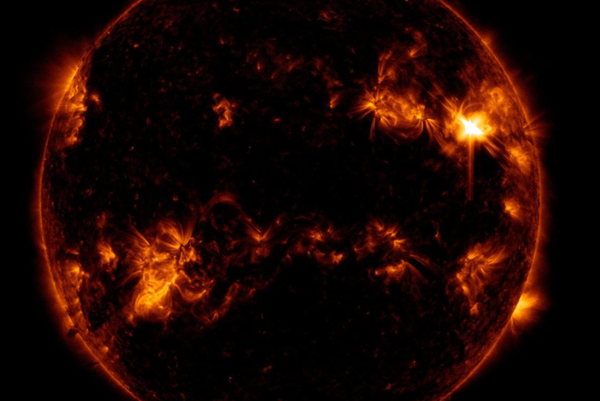 Nasa spacecraft spots flash as ‘mid-level’ solar flare comes out of the Sun