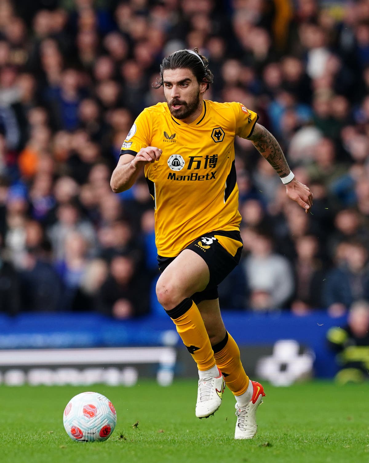 Wolves boss Bruno Lages expects bids for Ruben Neves despite new contract offer