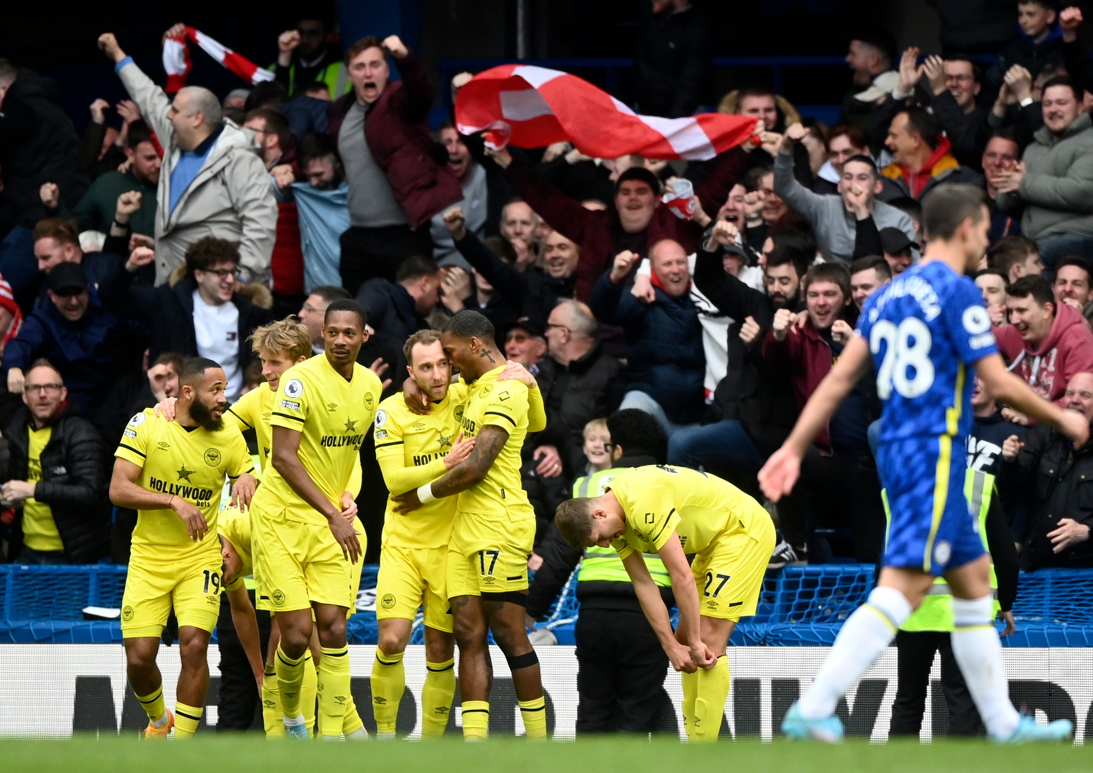 Christian Eriksen (4-R) of Brentford celebrates with teammates after scoring