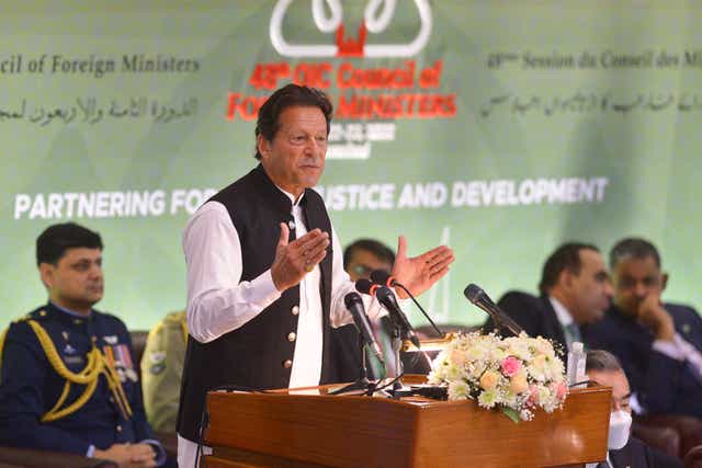 <p>File photo: Imran Khan speaks during the 48th session of the Organization of Islamic Cooperation (OIC) Council of Foreign Ministers, in Islamabad, 22 March 2022</p>