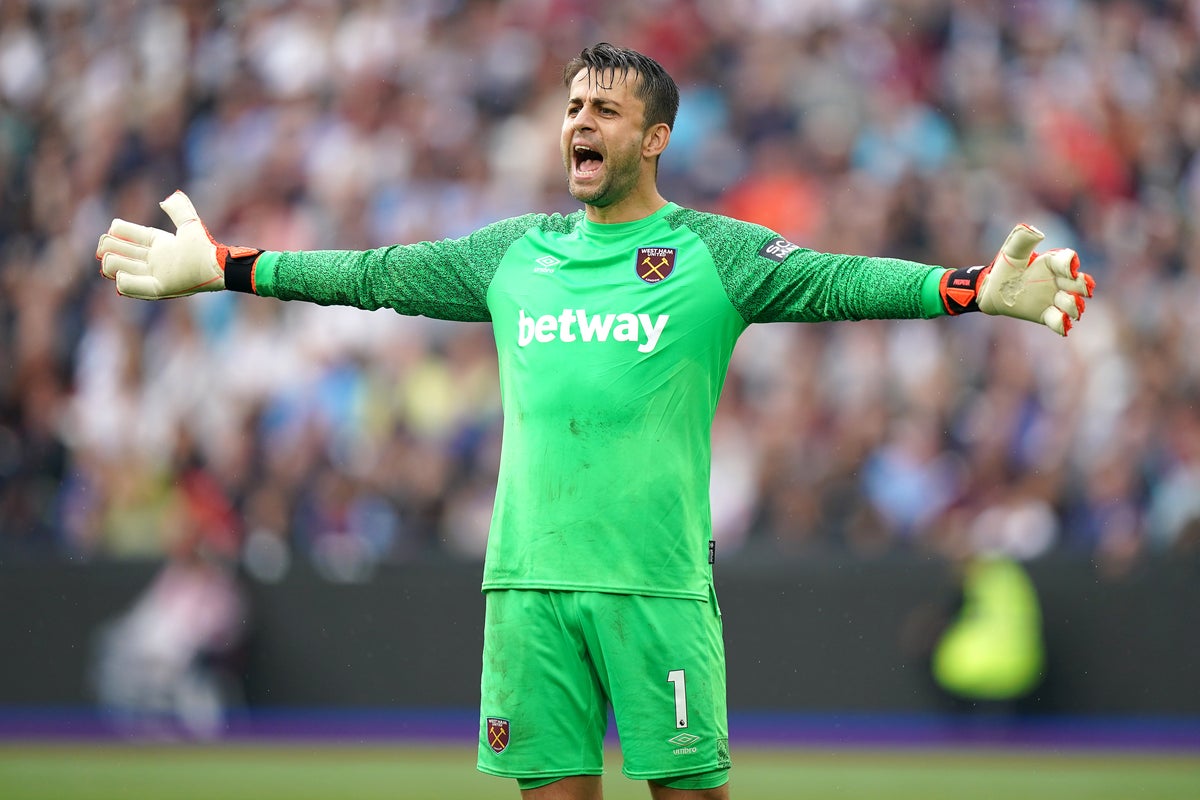 40-year-old goalkeeper rejoins Premier League club weeks after being released 