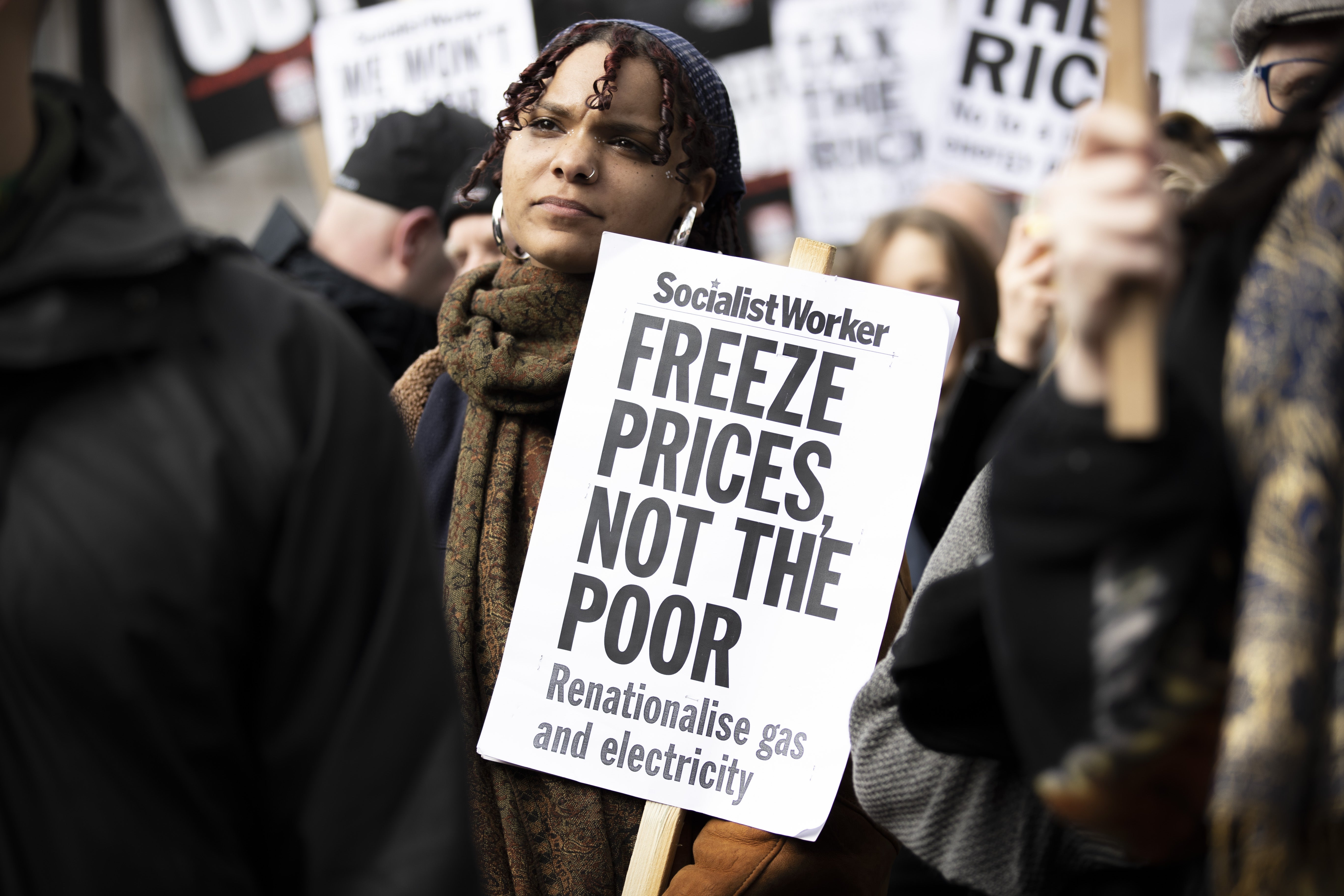 Hundreds of people gather in front of the Prime Minister's residence to protest against the record-breaking high prices in recent months in London