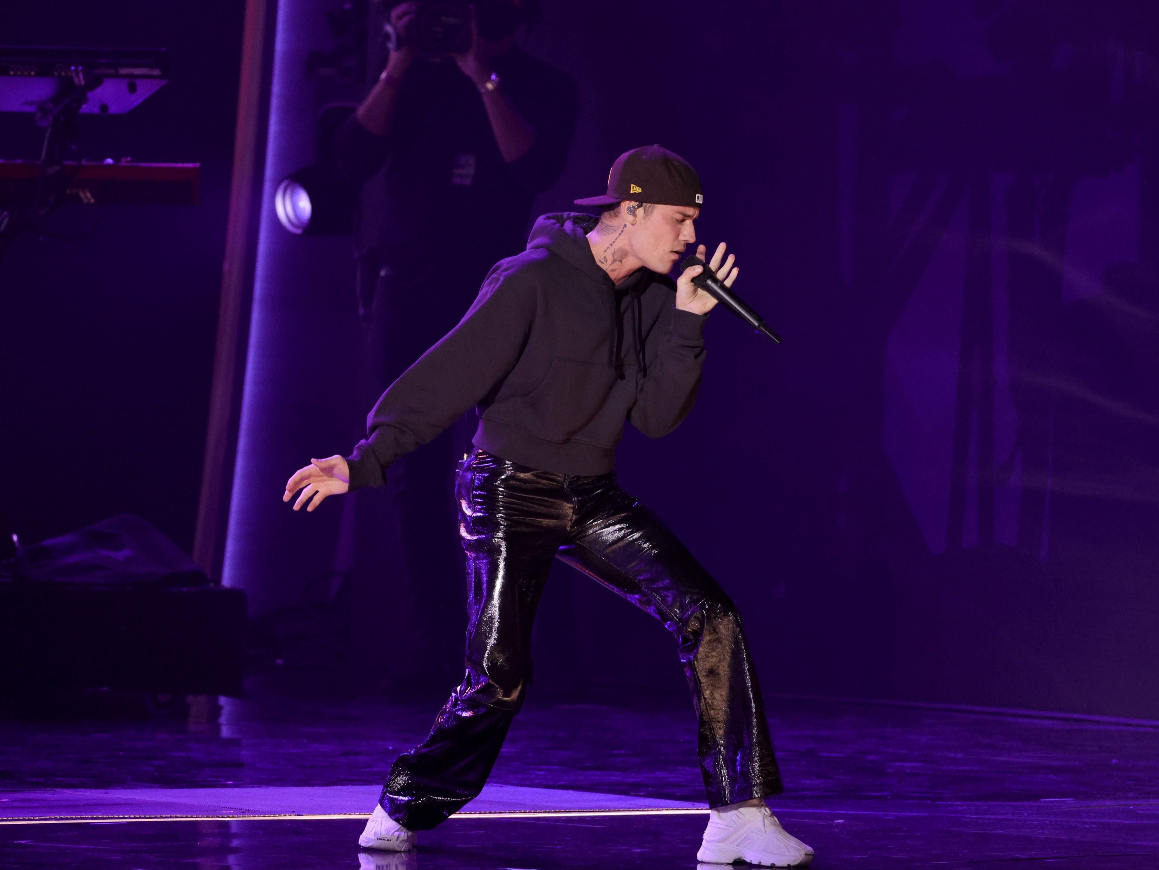 Justin Bieber wears leather pants while performing at Grammys