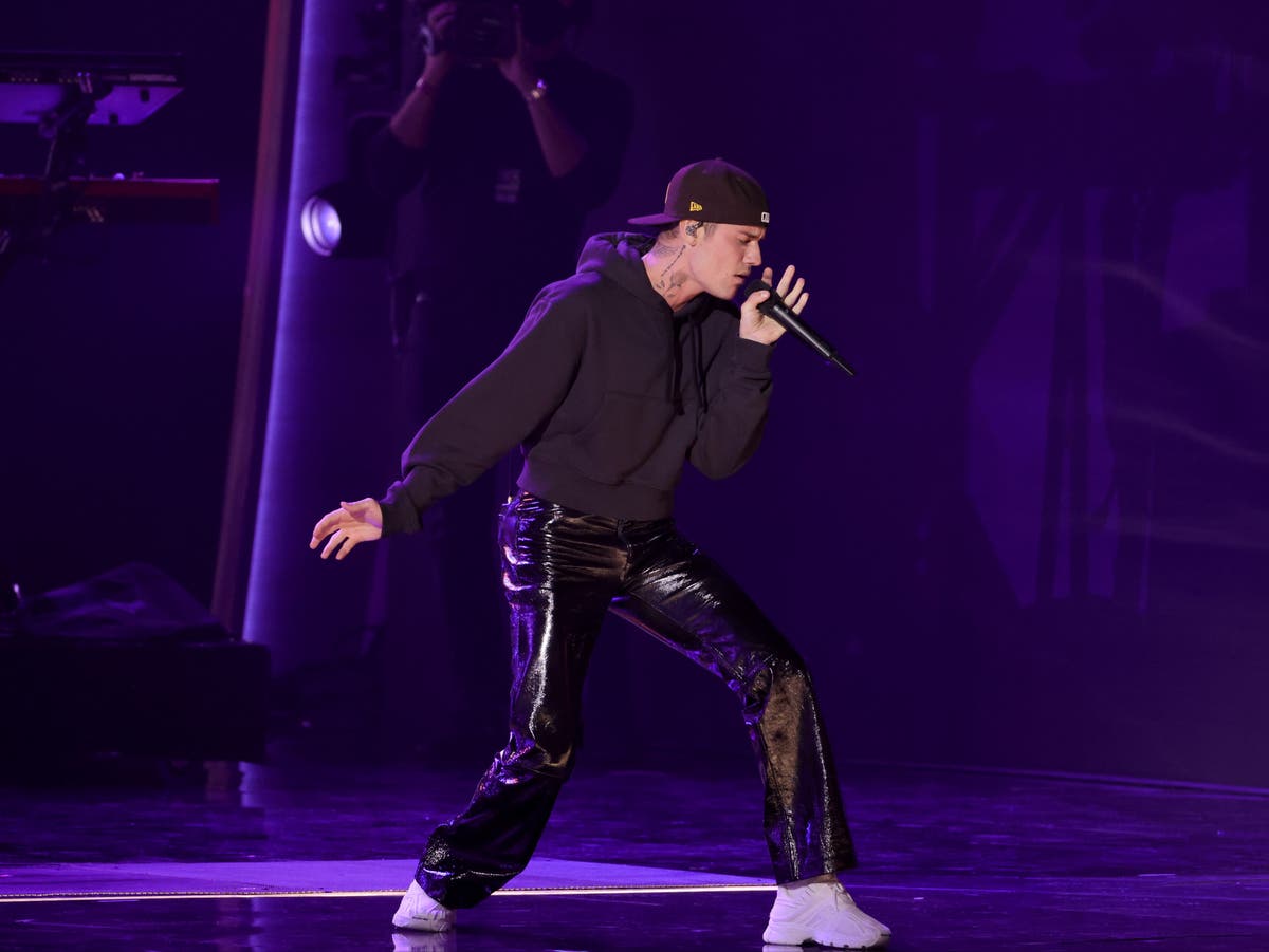 Justin Bieber earns praise for wide-legged leather pants during Grammys performance