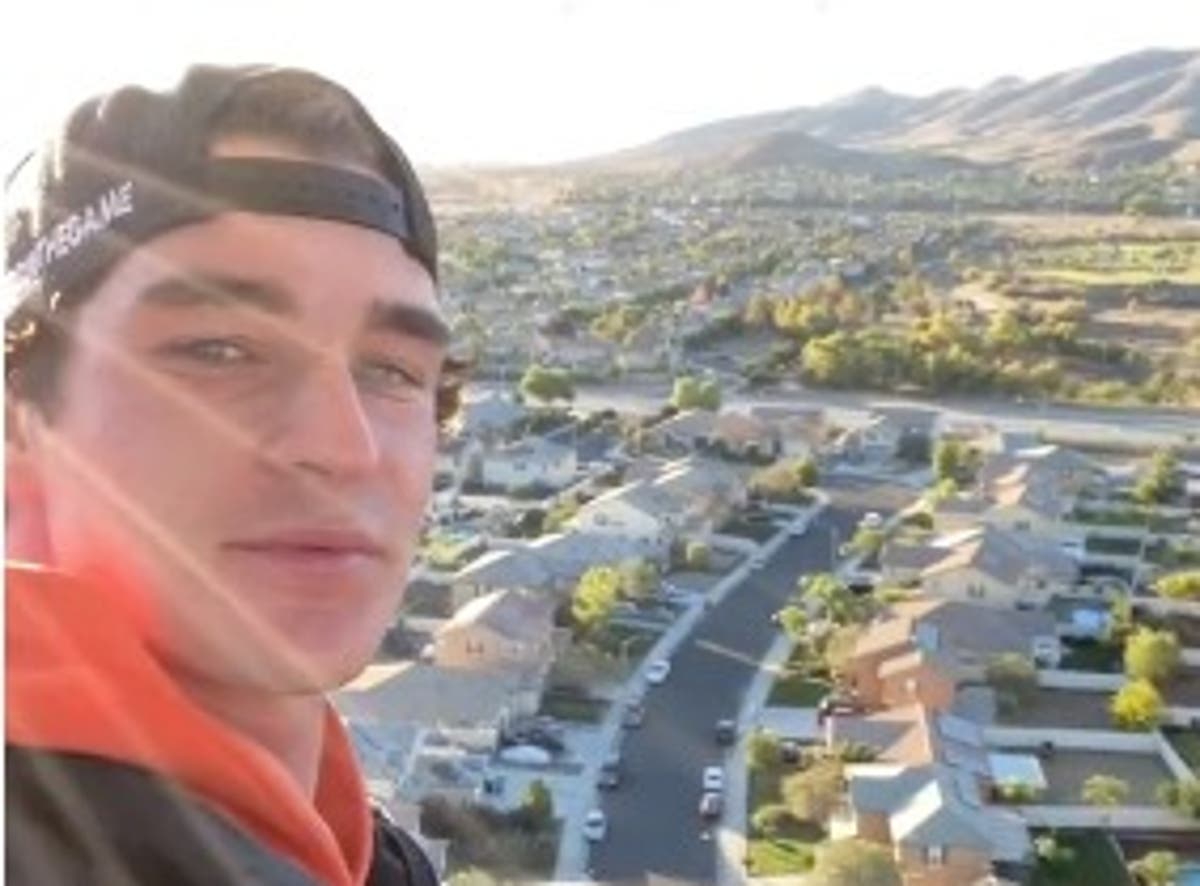 TikToker films heart-stopping hot air balloon crash in California: ‘Everybody hang on’