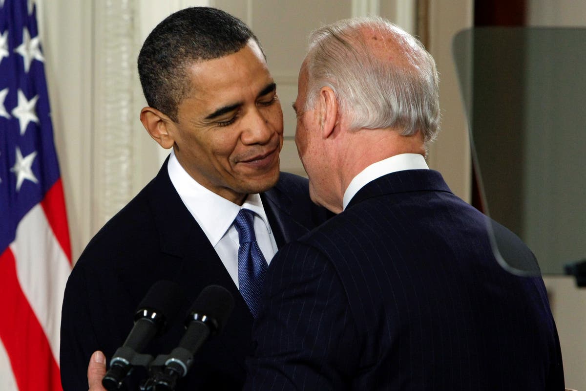  Biden-Obama: White House reunion to celebrate health law