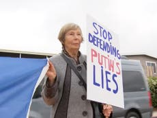 Ukrainian-Americans hold protest outside Tucker Carlson event over his pro-Putin comments