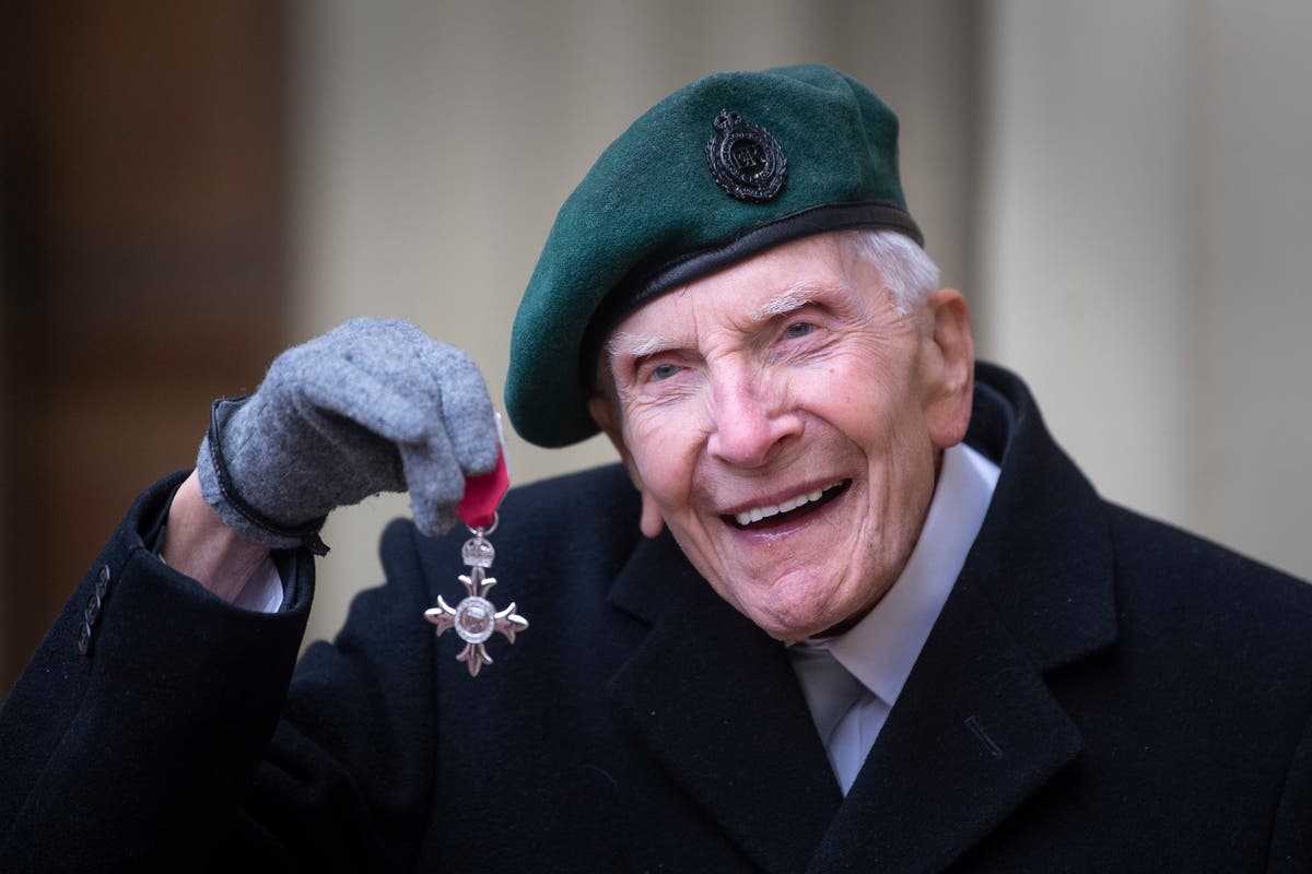 D-Day veteran Harry Billinge dies aged 96, his family says