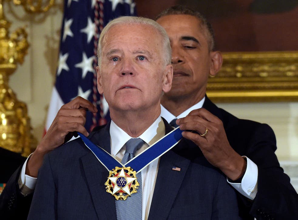 <p>Former President Obama awards the Medal of Freedom to Joe Biden. </p>
