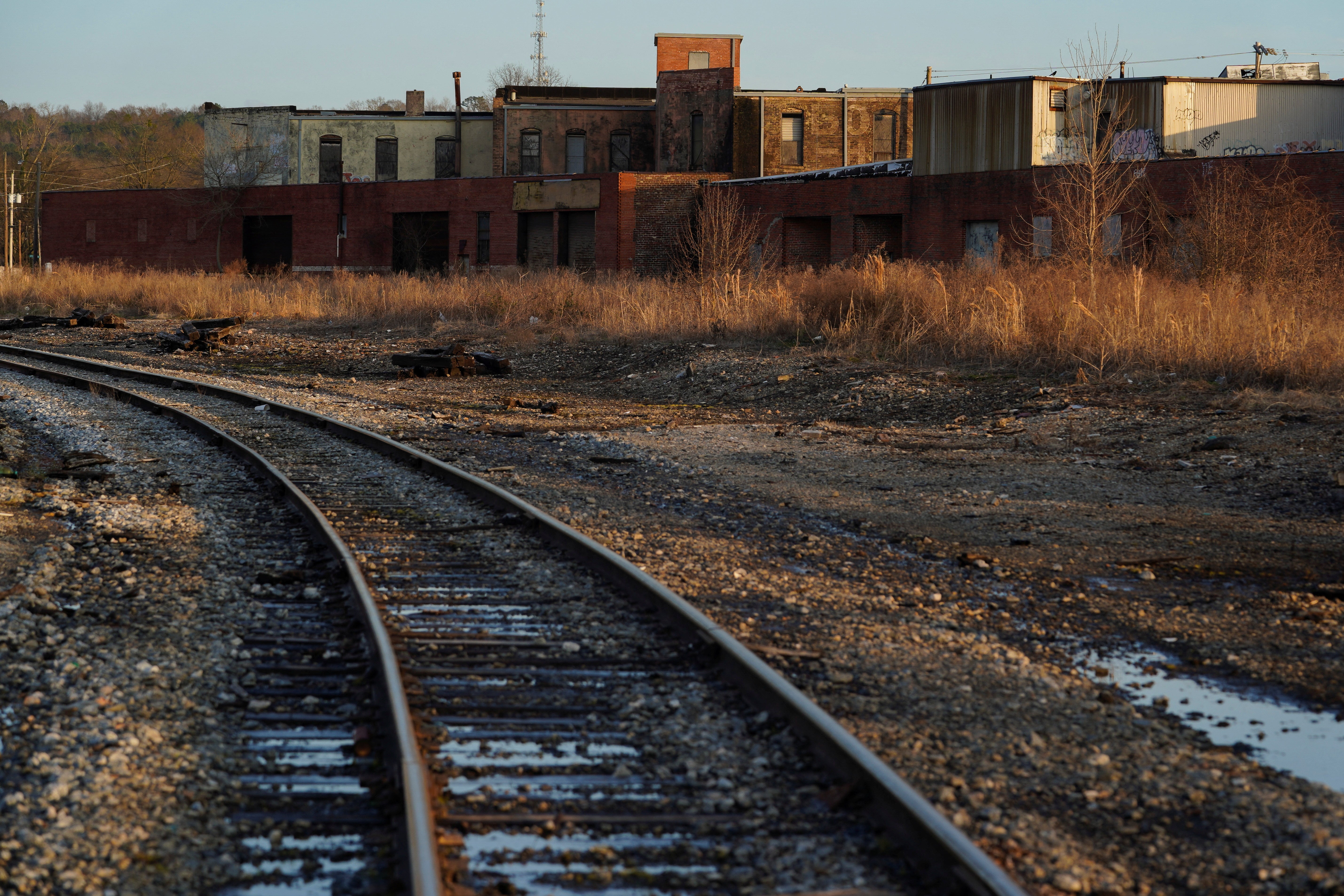 <p>Representational image of train tracks </p>