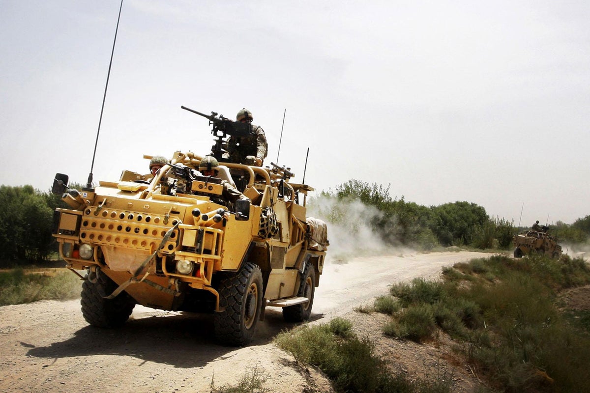Britain ‘planning to send armoured vehicles to Ukraine’, reports claim ...
